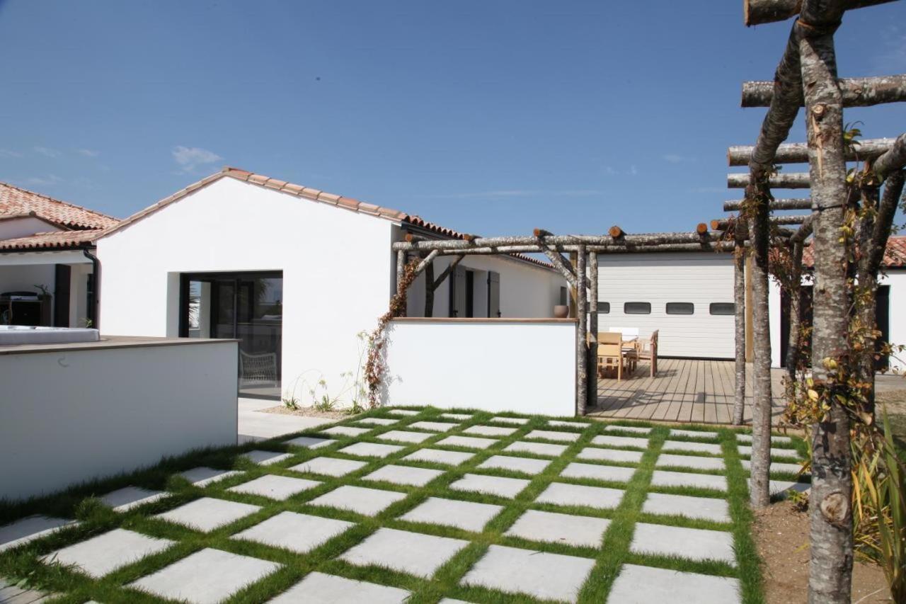 Villa La Sardane B&BLe Plomb エクステリア 写真